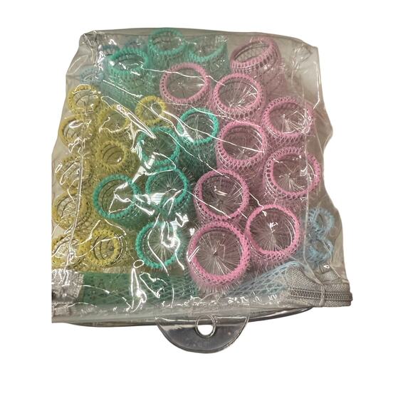 Goody self-holding hair rollers. designed to add volume and curl to pins or clip - Picture 4 of 4